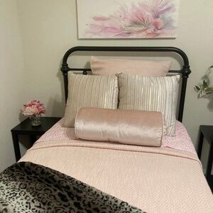 PINK Twin Set:Light Pink Couture Cotton Coverlet &Sham